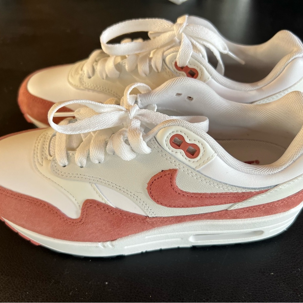 Nike White and Pink Sneakers Classic Design brand new size 7.5 womens no box